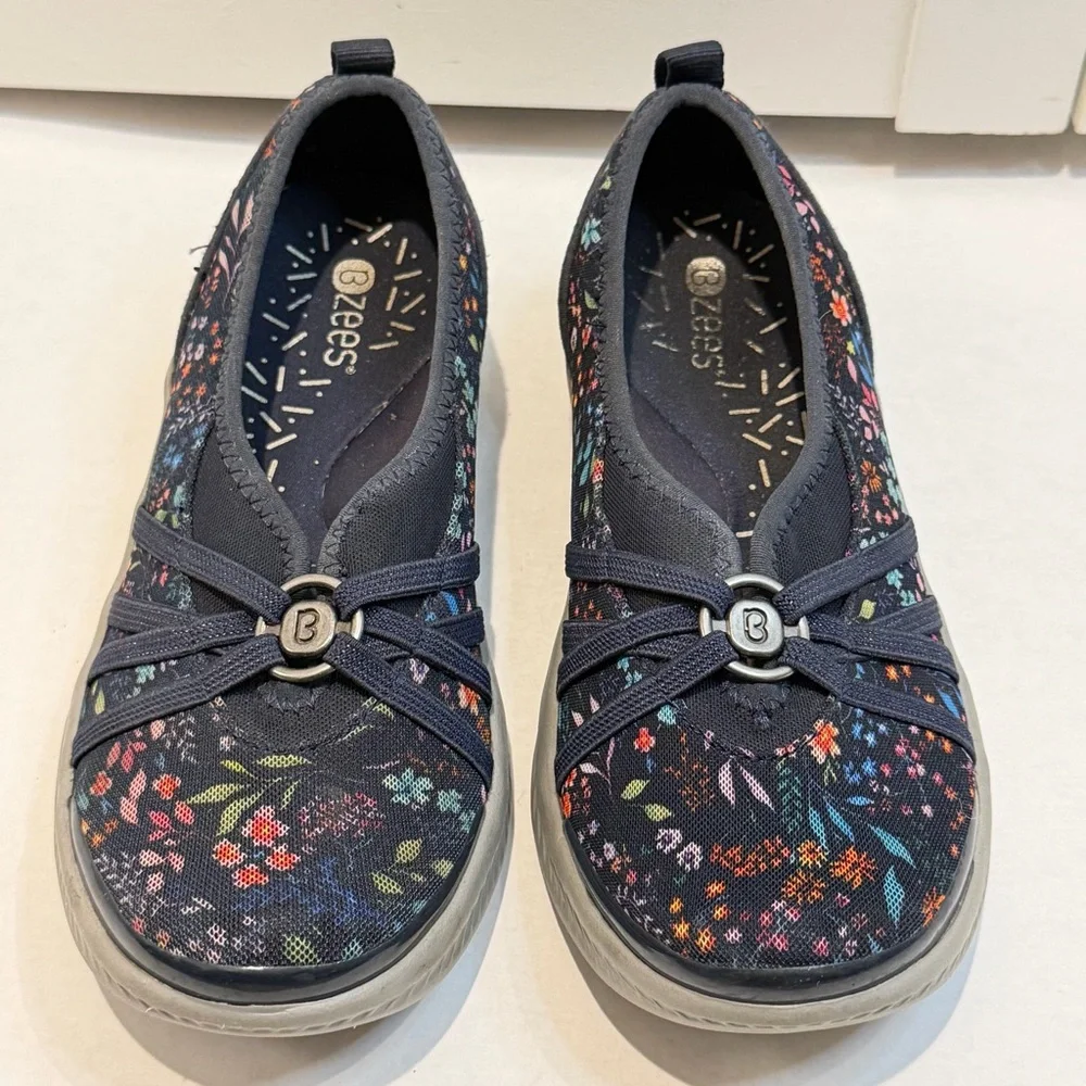 Bzees Women's Floral Slip On Comfort‎ Shoes Size 6M Navy Floral Walking Sneakers